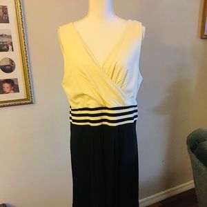 Lands End XL Dress Size 18 Blue and off-white